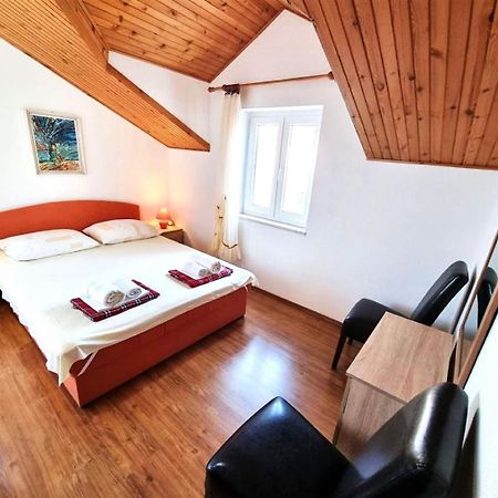 Apartmani Banic Postira Buitenkant foto