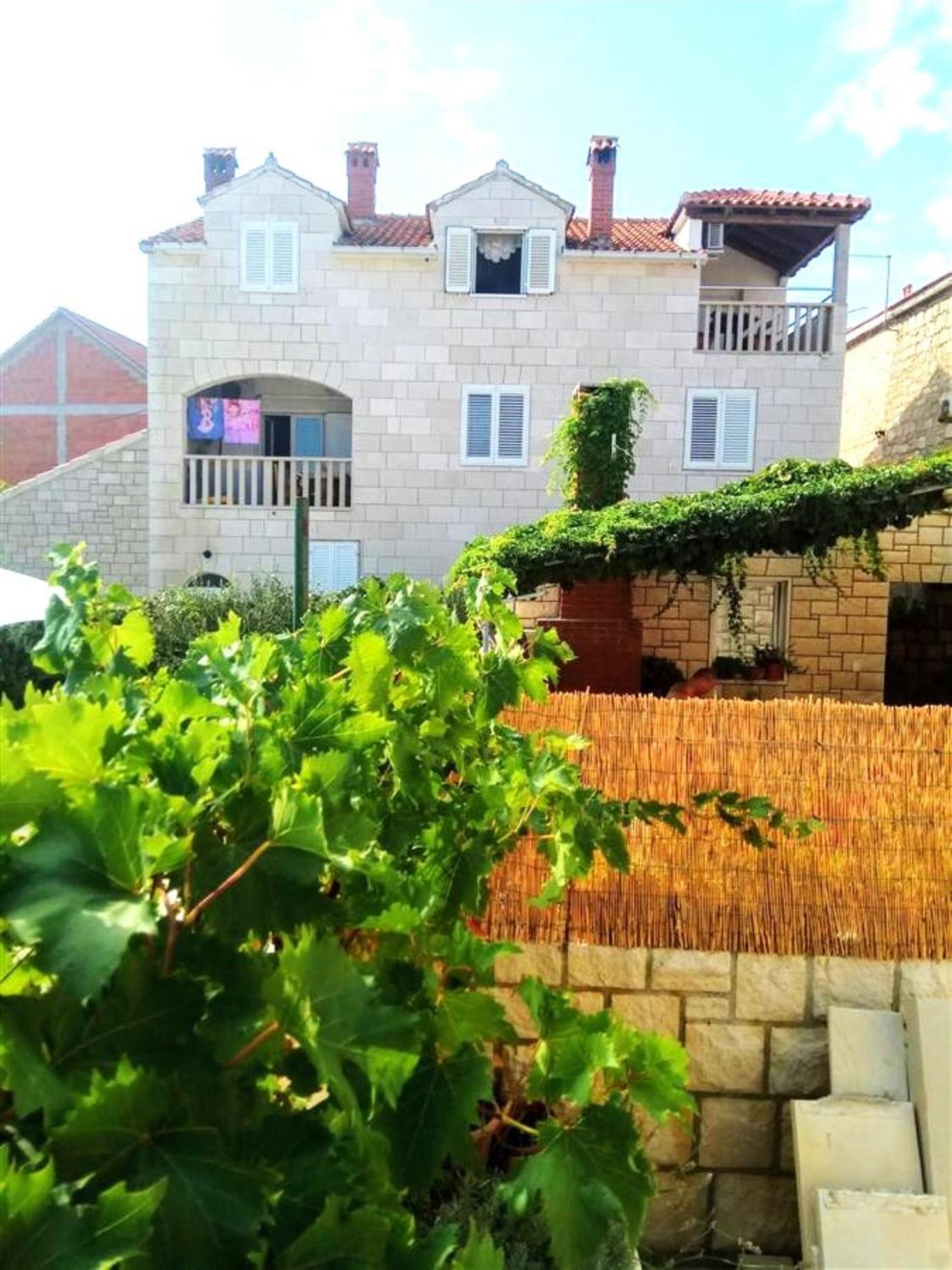 Apartmani Banic Postira Buitenkant foto