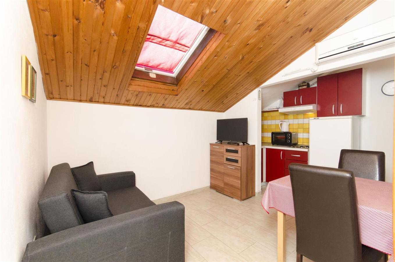 Apartmani Banic Postira Buitenkant foto