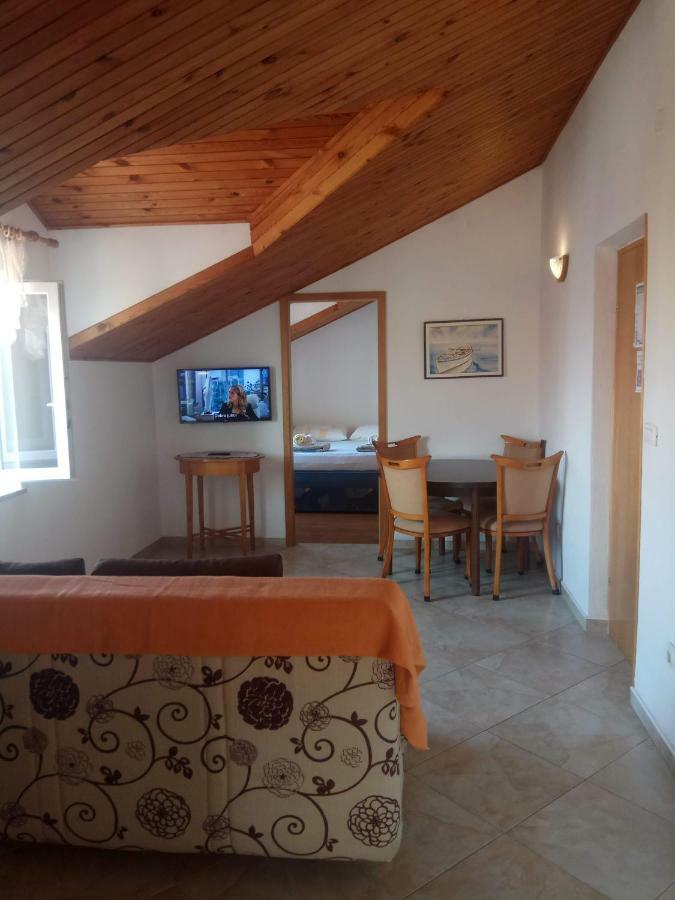 Apartmani Banic Postira Buitenkant foto